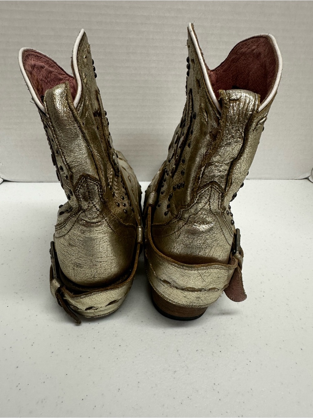 Junk Gypsy by Lane Gold Metallic Leather Western Boots Horseshoe Studs Size 7 - Picture 5 of 12